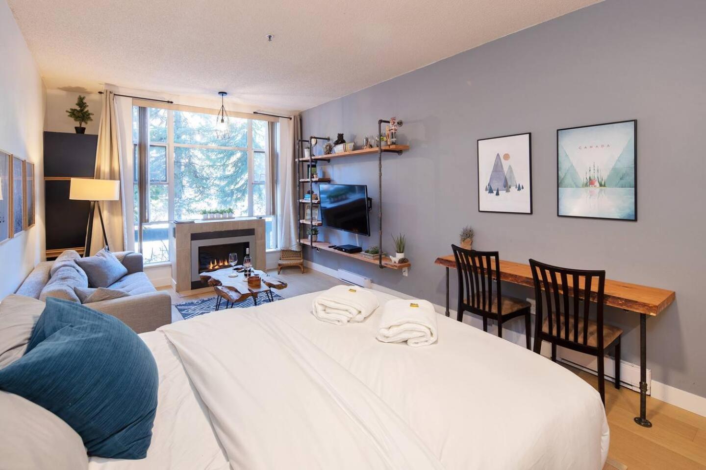 Newly Renovated Ski In Out W Pool 2 Hot Tubs Whistler Exterior foto